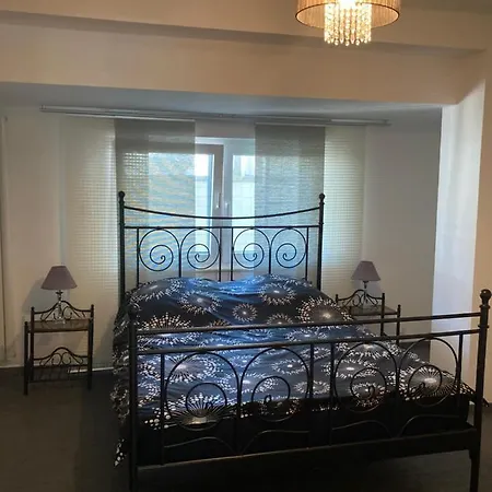 Frisch Sanierte, Moderne Eigentumswohnung Apartment *